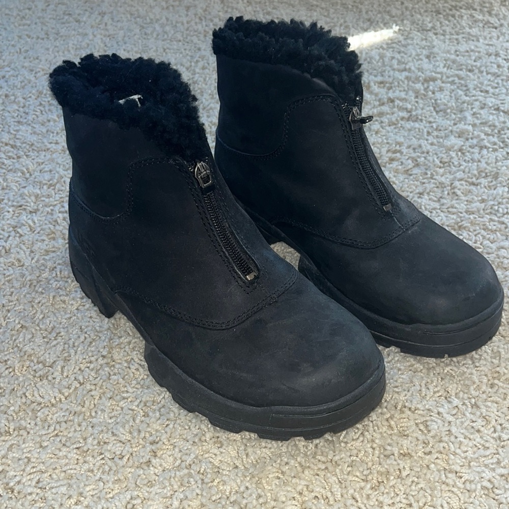 Womens Ugg zip up winter boots